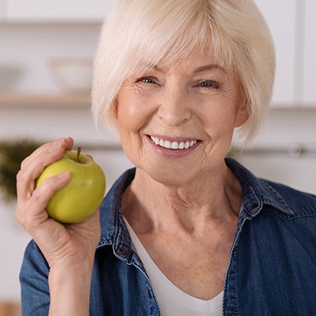 woman holding green apple